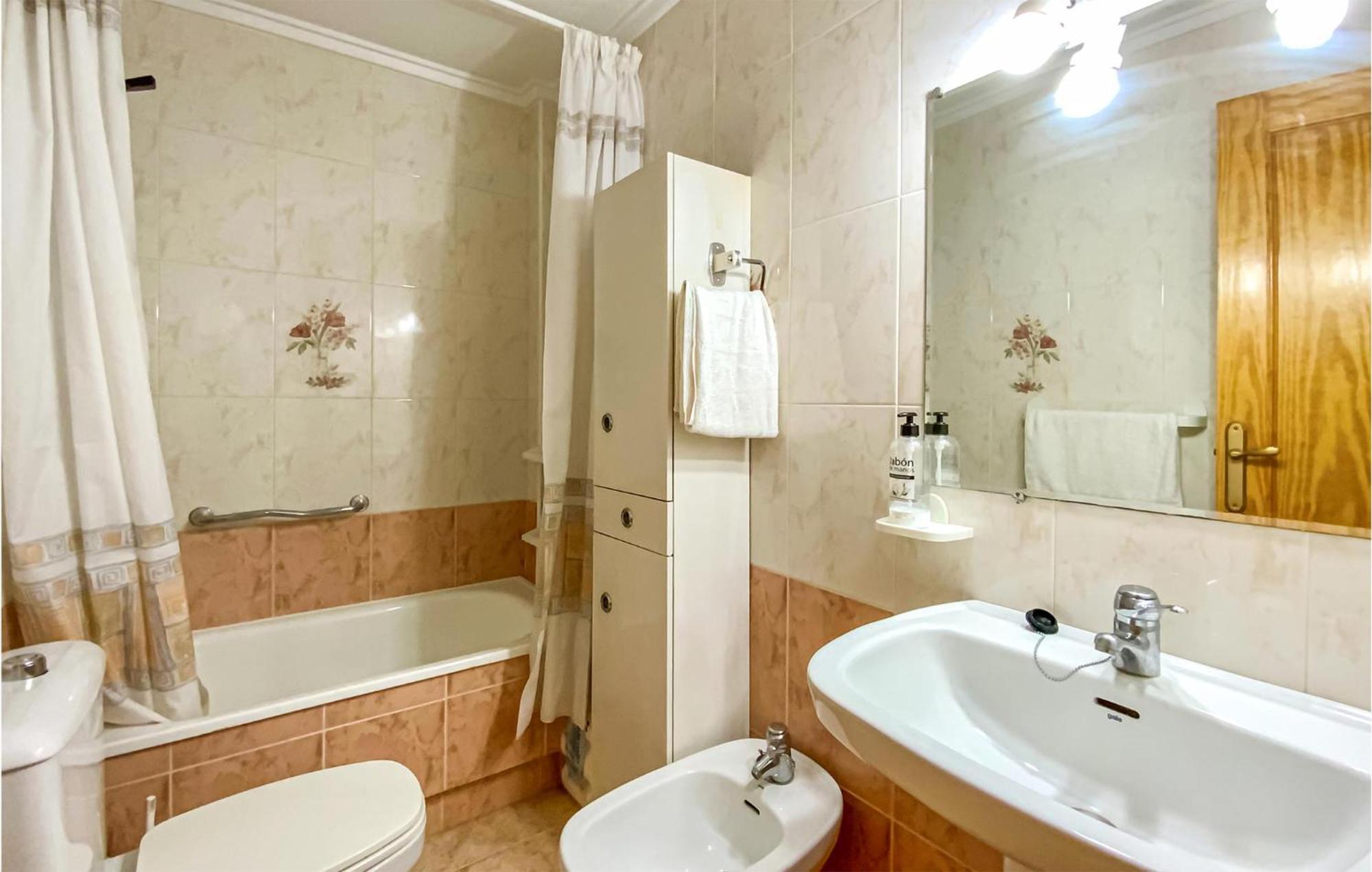 1 Bedroom Pet Friendly Apartment In トレビエハ エクステリア 写真